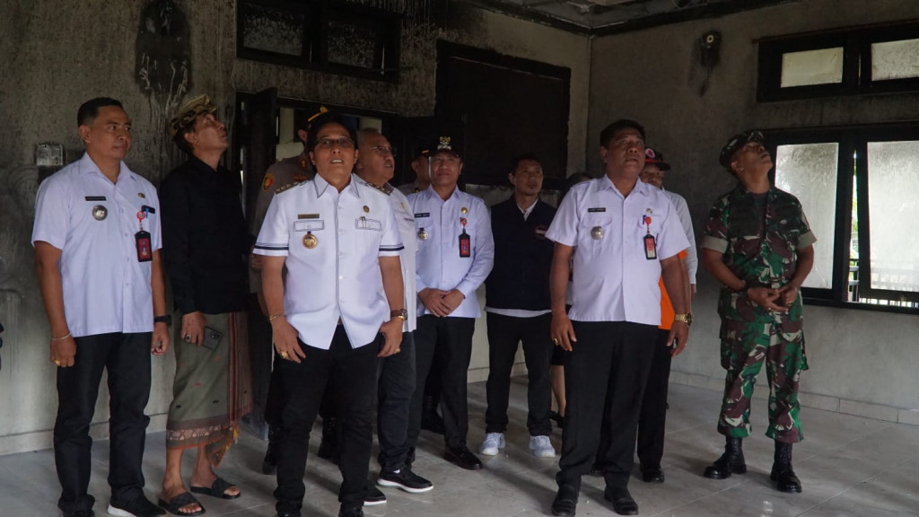 Penyerahan Bantuan Stimulan Secara Simbolis Oleh Bapak Bupati Badung Yang Bertempat Di Kantor Desa Kekeran